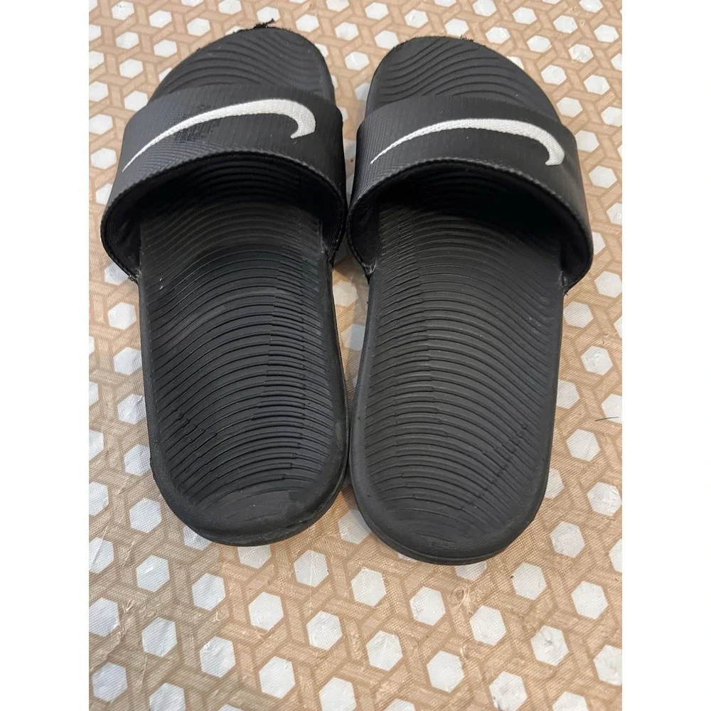 Nike-Slides Black  819352-001 Boys Size 4Y